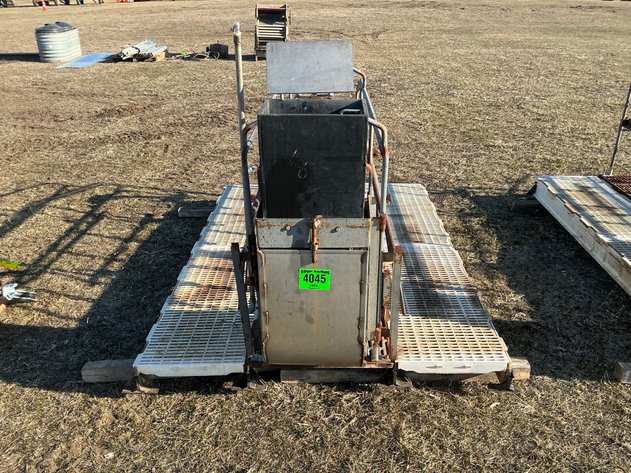 Image for Barron Fabrication farrowing crate