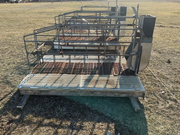 Image for Barron Fabrication farrowing crate
