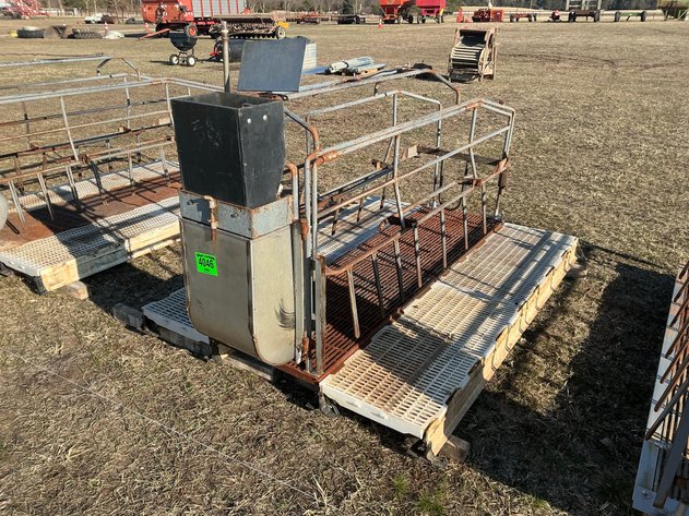 Image for Barron Fabrication farrowing crate