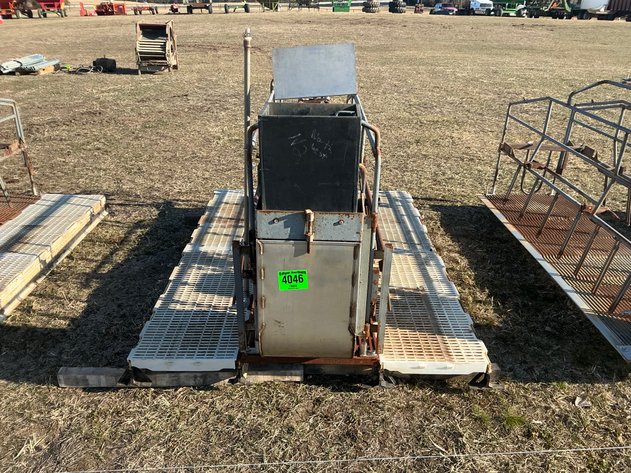 Image for Barron Fabrication farrowing crate