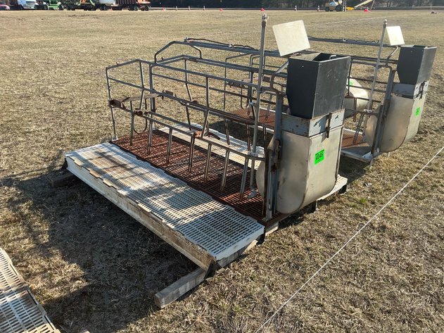 Image for Barron Fabrication farrowing crate