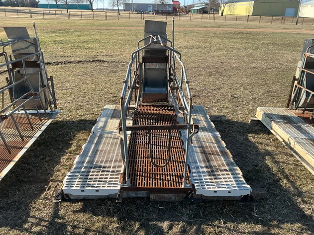 Image for Barron Fabrication farrowing crate