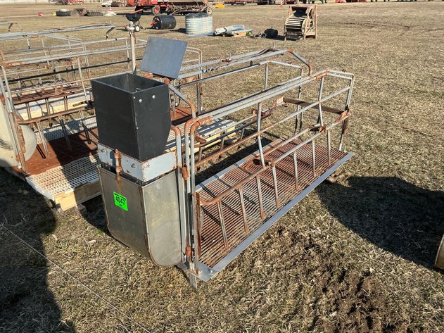Image for Barron Fabrication farrowing crate
