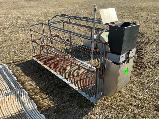 Image for Barron Fabrication farrowing crate