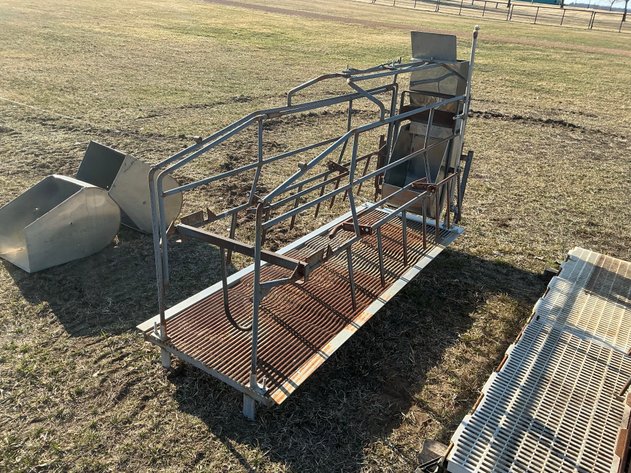 Image for Barron Fabrication farrowing crate