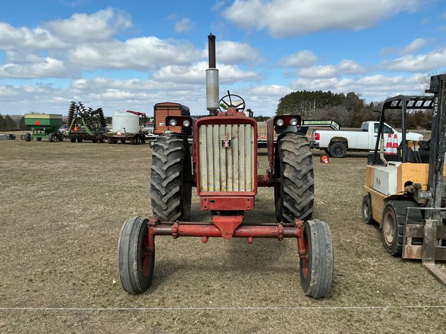 Image for Farmall 706 gas wide front tractor