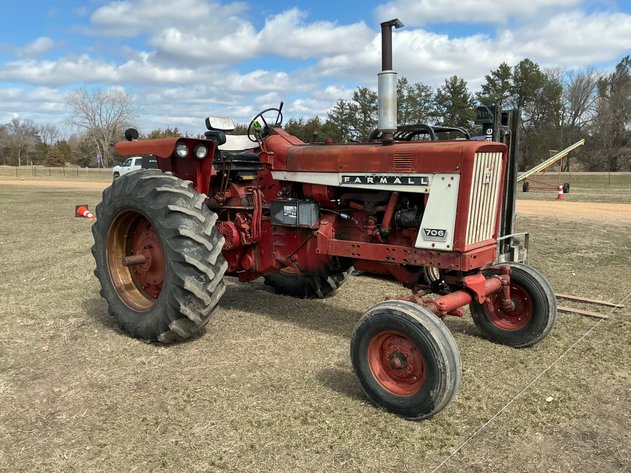 Image for Farmall 706 gas wide front tractor