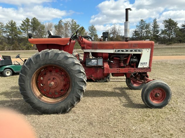 Image for Farmall 706 gas wide front tractor