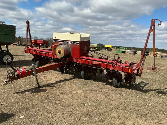 Image for International 800 Cyclo Air 8-row planter