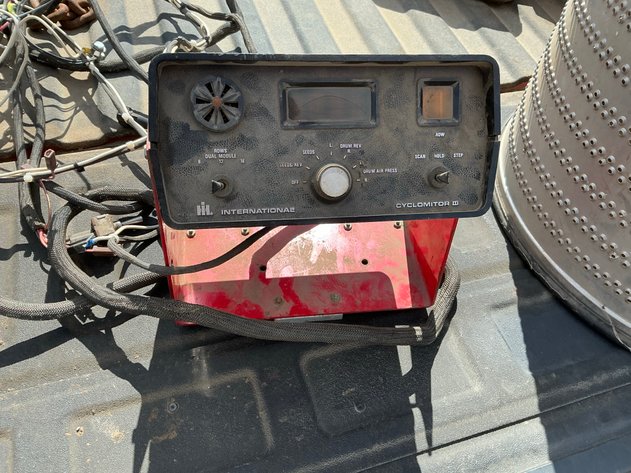 Image for International 800 Cyclo Air 8-row planter