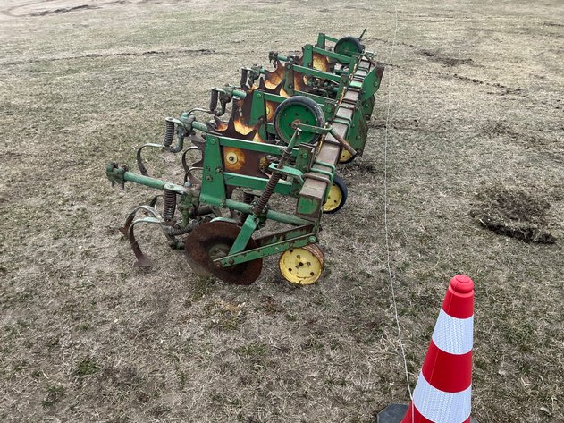 Image for John Deere RM 4-row cultivator