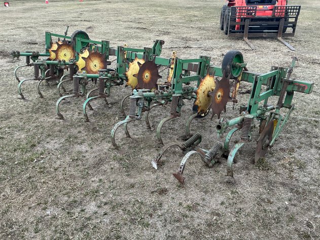 Image for John Deere RM 4-row cultivator