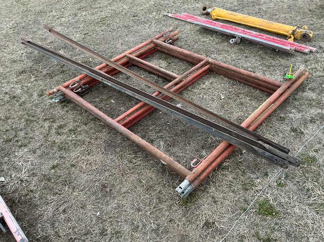 Image for (4) Scaffolding sections with braces