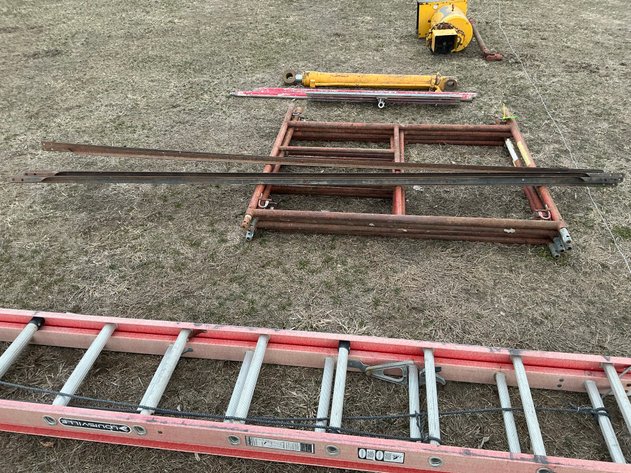 Image for (4) Scaffolding sections with braces