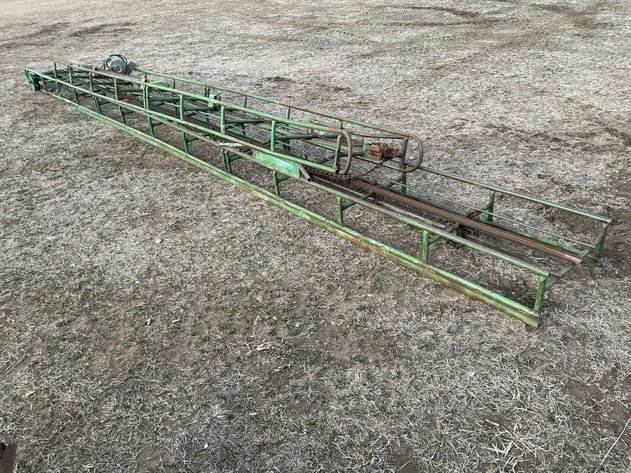 Image for John Deere bale conveyor with electric motor