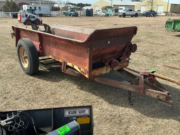 Image for New Holland 325 manure spreader