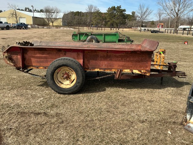 Image for New Holland 325 manure spreader