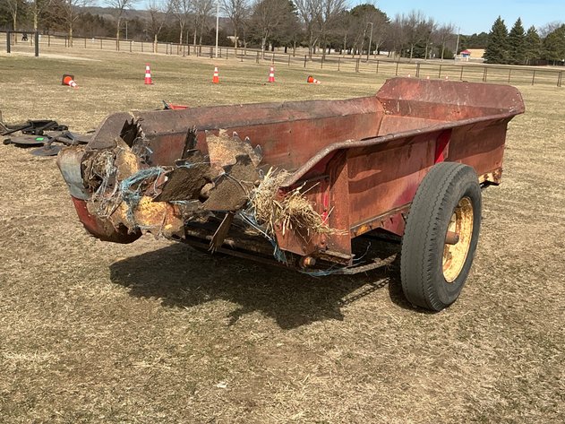 Image for New Holland 325 manure spreader