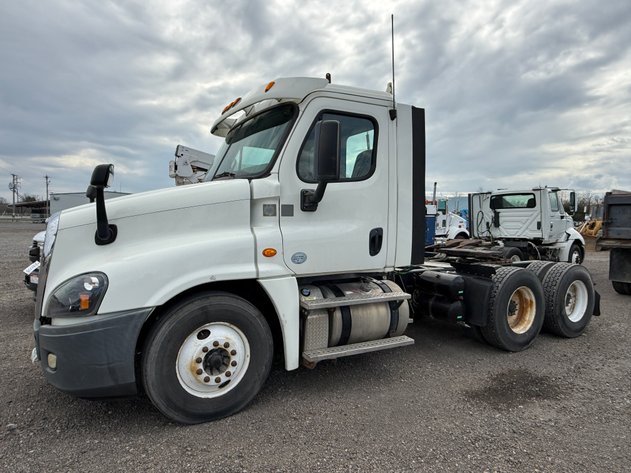 Image for 2015 FREIGHTLINER TANDEM AXLE ROAD TRACTOR
