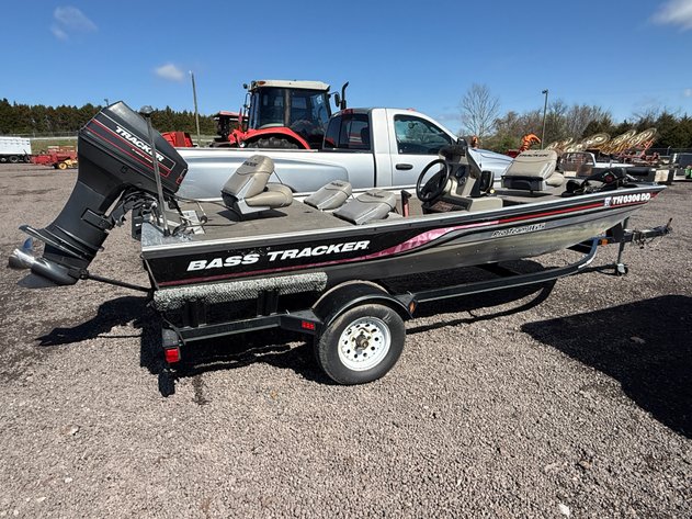 Image for BASS TRACKER PRO TEAM165 16' ALUMINUM BOAT