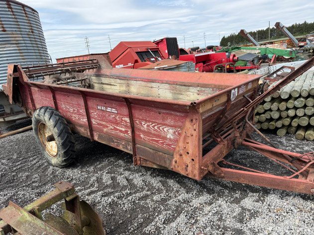 Image for INTERNATIONAL 40 PULL TYPE MANURE SPREADER