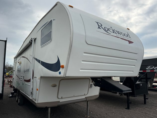 Image for 2006 ROCKWOOD 28' 5TH WHEEL CAMPER