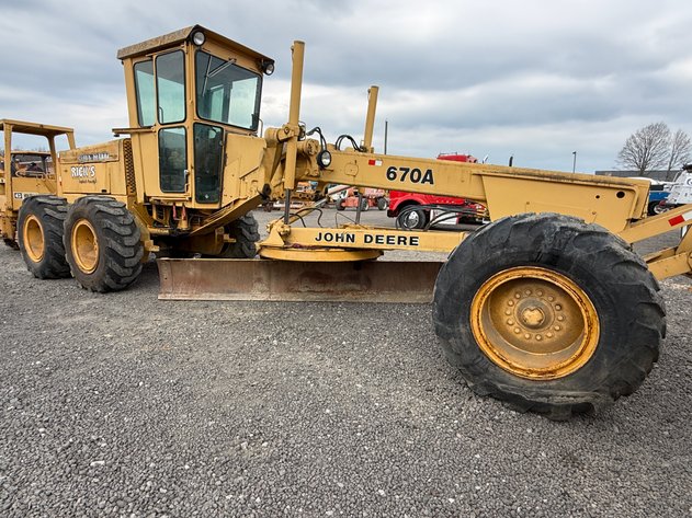 Image for JOHN DEERE 670A ROAD GRADER