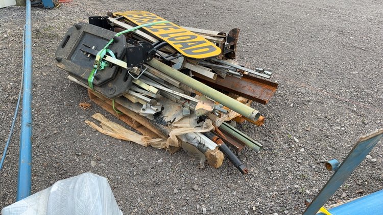 Image for PALLET OF VARIOUS SIGNS AND POSTS
