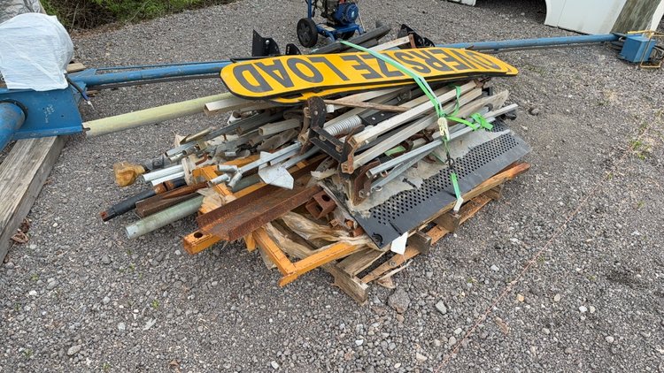 Image for PALLET OF VARIOUS SIGNS AND POSTS