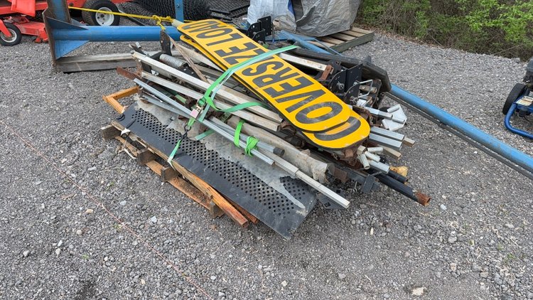 Image for PALLET OF VARIOUS SIGNS AND POSTS