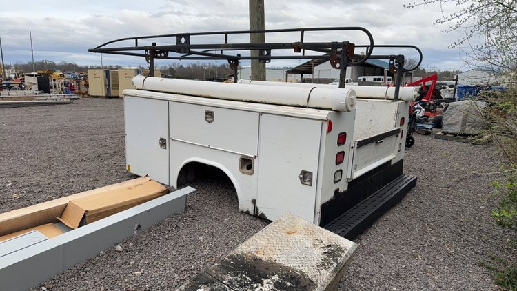 Image for READING 9' SERVICE BED W/ LADDERRACK