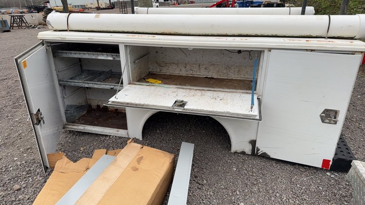 Image for READING 9' SERVICE BED W/ LADDERRACK