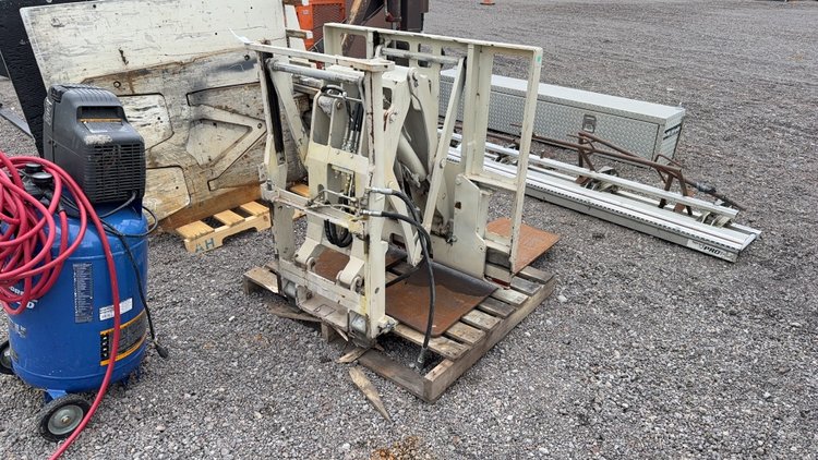 Image for CASCADE FRONT PUSHING PALLET FORKS