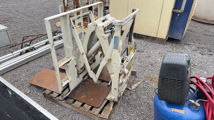 Image for CASCADE FRONT PUSHING PALLET FORKS