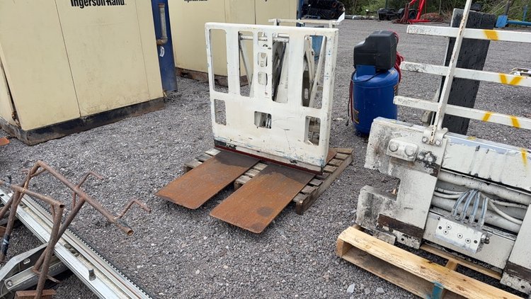 Image for CASCADE FRONT PUSHING PALLET FORKS