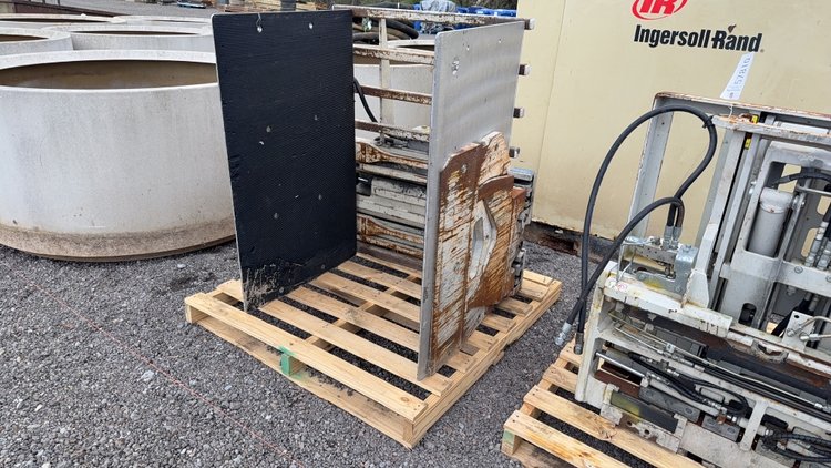 Image for FORKLIFT HYD SQUEEZE CLAMP