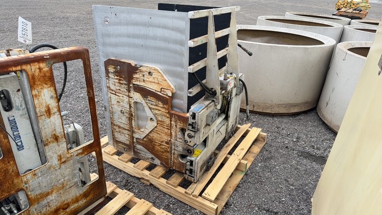 Image for FORKLIFT HYD SQUEEZE CLAMP