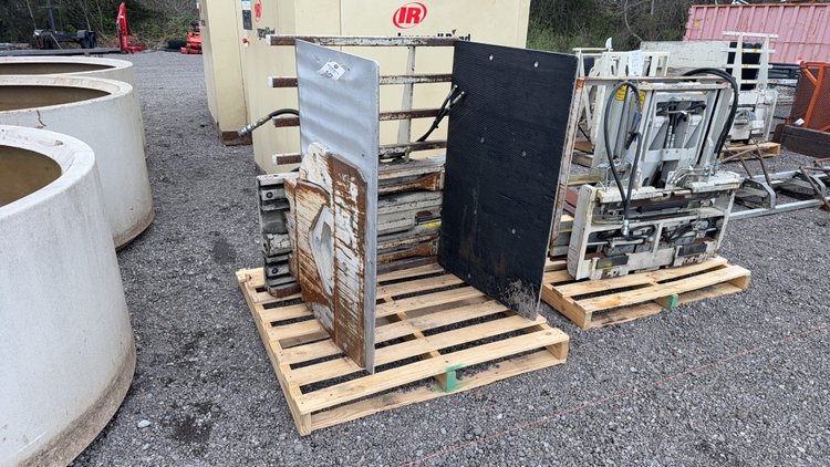 Image for FORKLIFT HYD SQUEEZE CLAMP