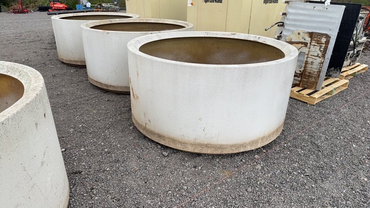 Image for QTY(3) 6' FIBERGLASS PLANTERS