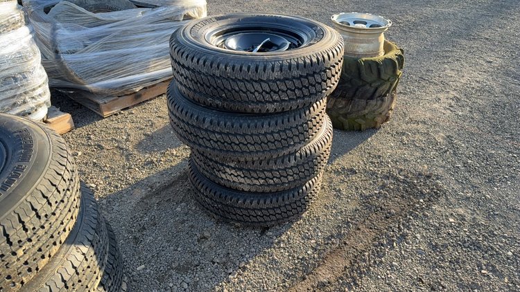 Image for QTY(4) LT225/75R16 TIRES ON 6 LUG WHEELS