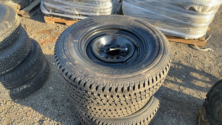 Image for QTY(4) LT225/75R16 TIRES ON 6 LUG WHEELS