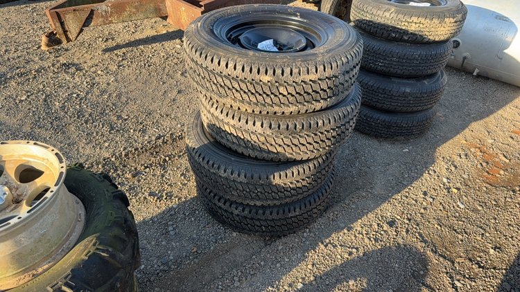 Image for QTY(4) LT225/75R16 TIRES ON 6 LUG WHEELS