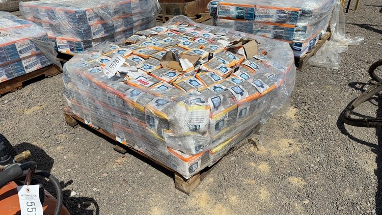 Image for PALLET OF SYLVANIA 2 IN 1 LED LIGHTS