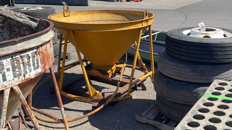 Image for CRANE CEMENT BUCKET