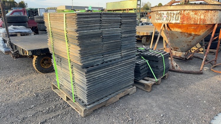 Image for QTY (2) PALLET RUBBER BARN STALL FLOOR