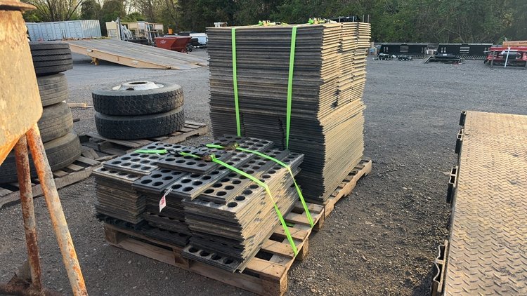 Image for QTY (2) PALLET RUBBER BARN STALL FLOOR