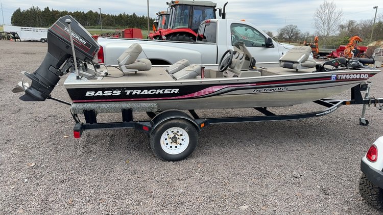 Image for BASS TRACKER PRO TEAM165 16' ALUMINUM BOAT