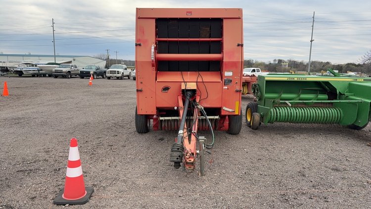Image for MASSEY FERGUSON 1745 ROUND BALER