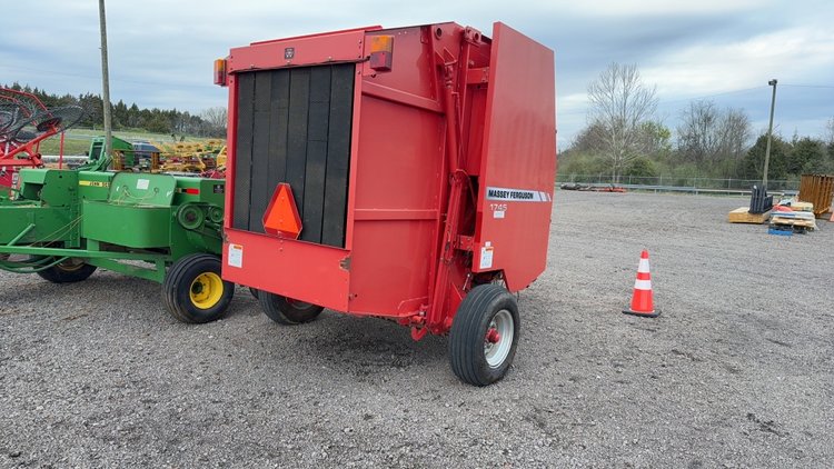 Image for MASSEY FERGUSON 1745 ROUND BALER