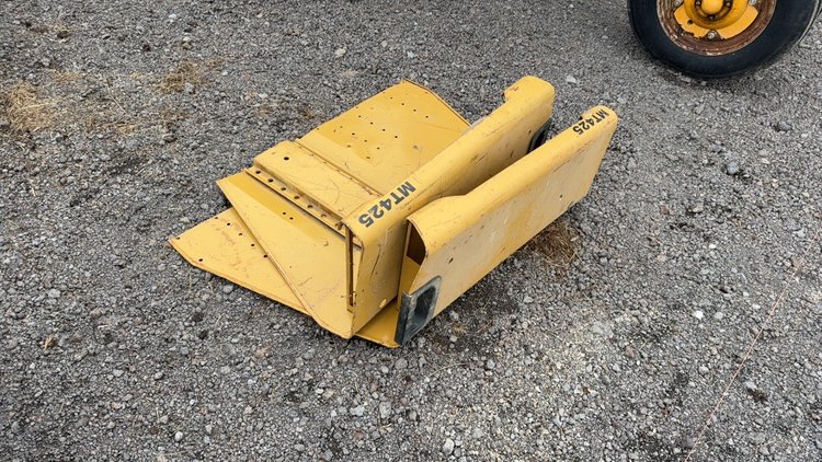 Image for QTY (2) MASSEY FERGUSON TRACTOR FENDERS